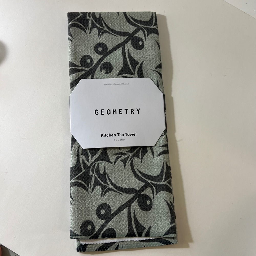 Geometry Winter Foliage Holly Botanical Kitchen Tea Towel 18 x 30" NIP